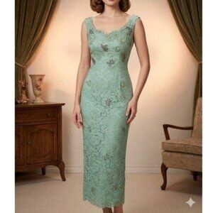 Elegant Lace Midi Dress in Seafoam Green